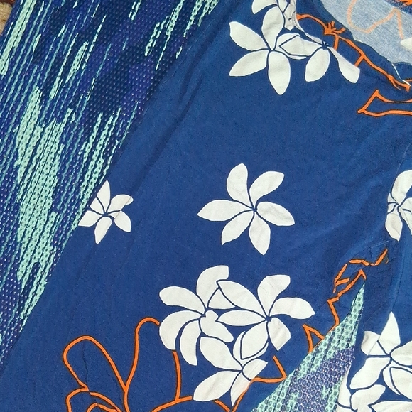 Wahine Toa Designs Large, Blue Floral Leggings - Picture 4 of 8